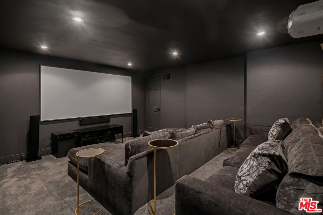 Interior, Projection Screen, Recessed Lighting, Theatre Room