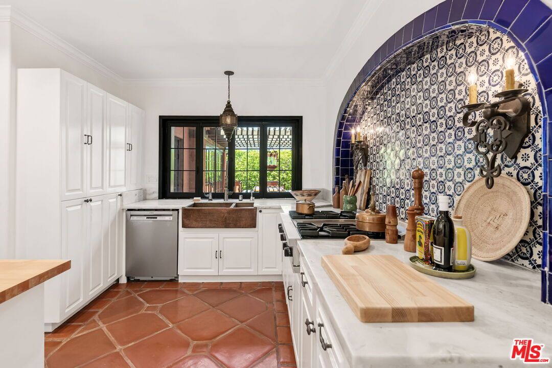 Interior, Kitchen, Pendant Lights, Stainless Steel Appliances