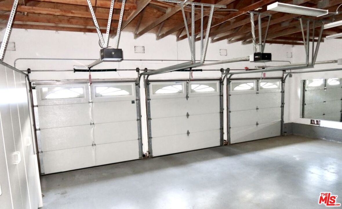 Garage, Interior, Wooden Beams