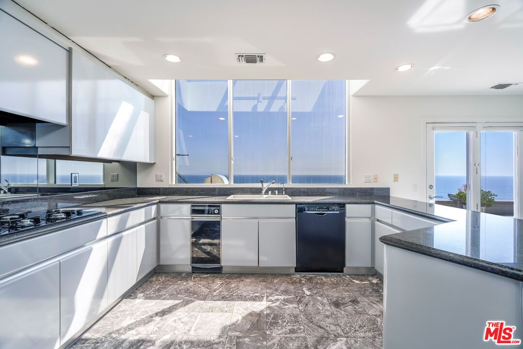 Interior, Kitchen, Recessed Lighting, Water