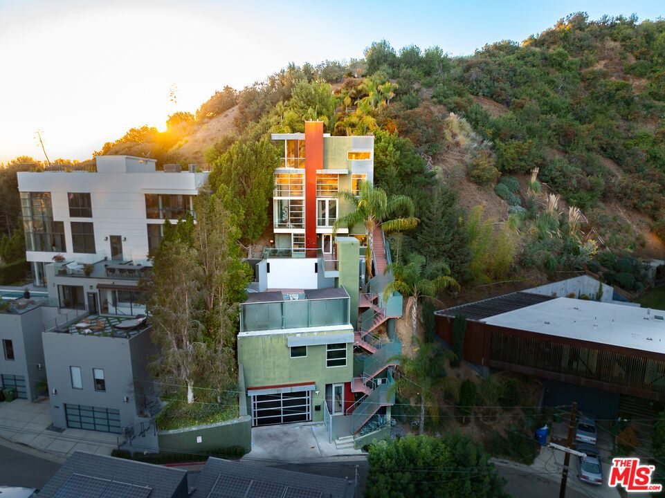 Exterior, Drone