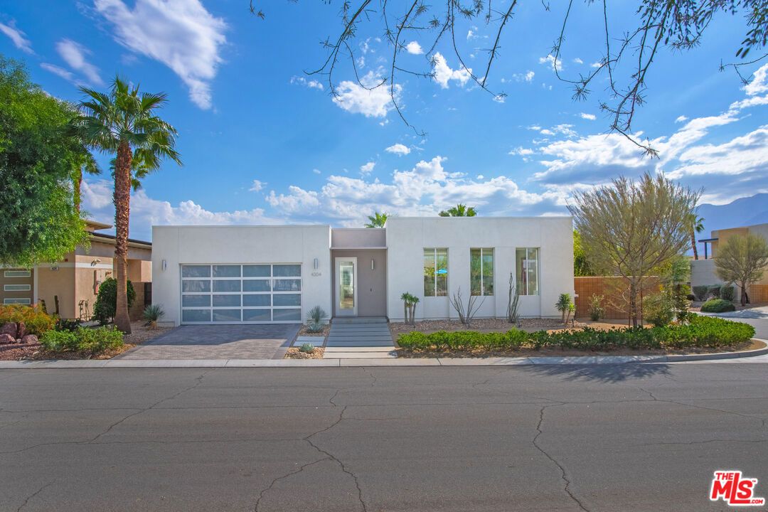 Attached, Exterior, Facade, Modern