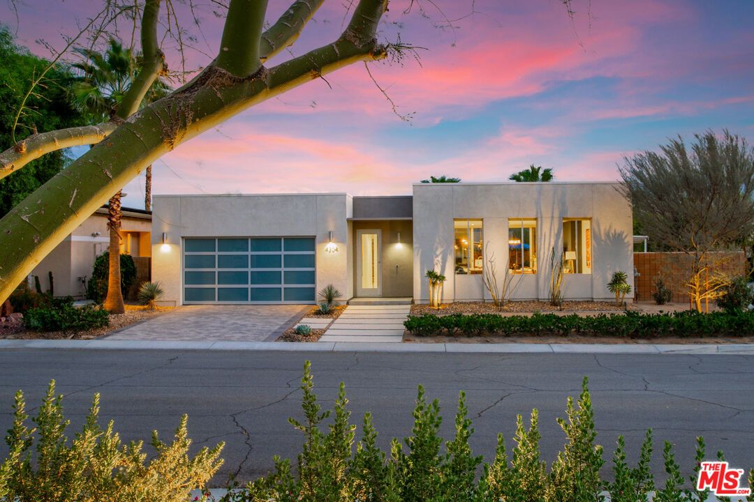 Attached, Exterior, Facade, Modern