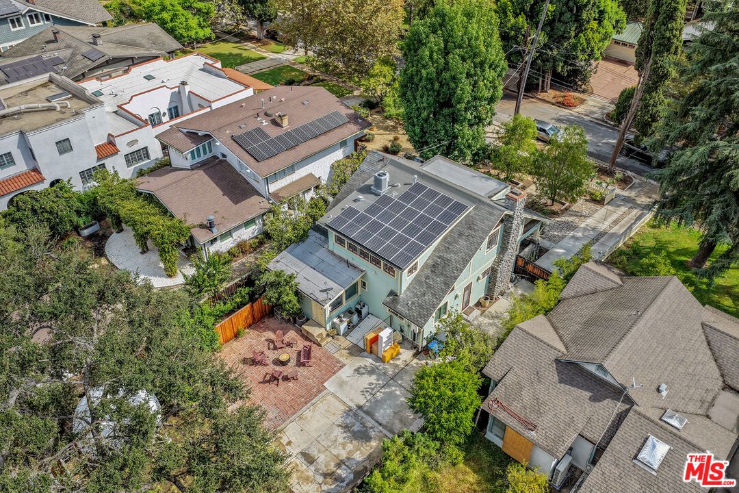 Exterior, Drone