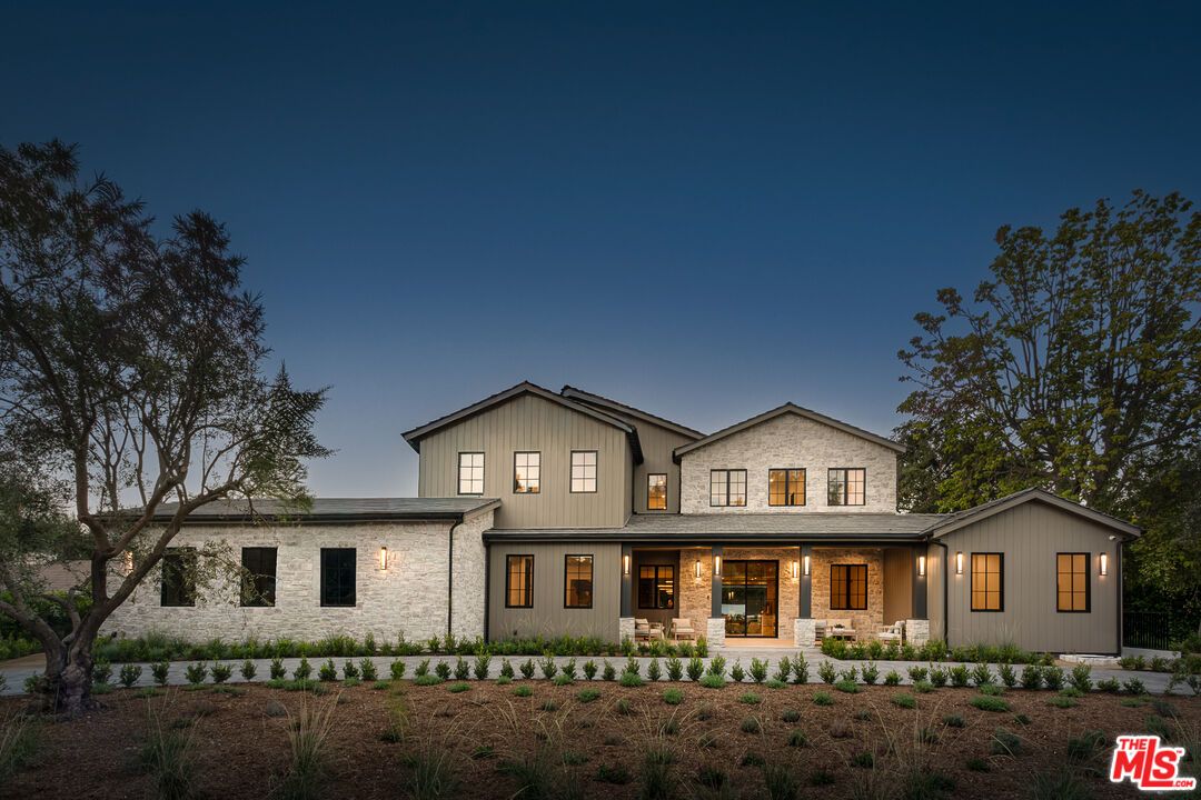 Backyard, Exterior, Facade, Farmhouse