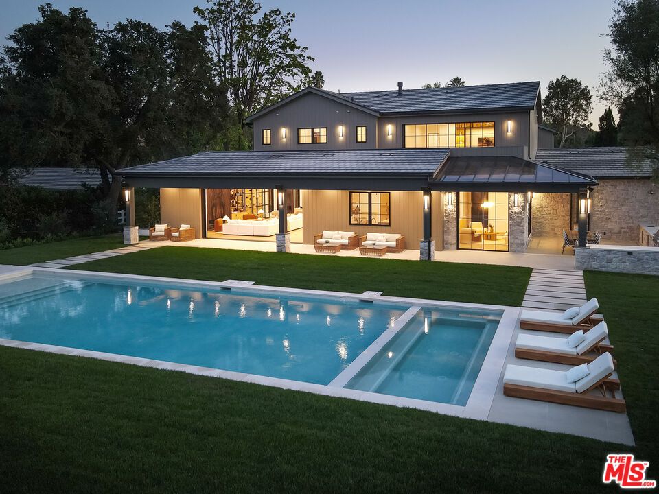 Backyard, Exterior, Pool