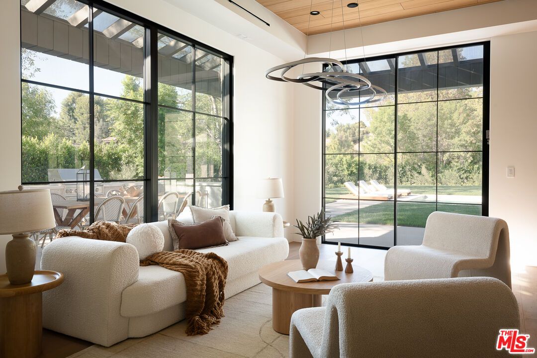 Interior, Living room, Pendant Lights, Recessed Lighting