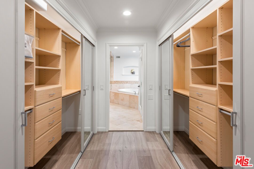 Bathroom, Interior, Recessed Lighting, Walk-in Closets, Wood Texture Flooring