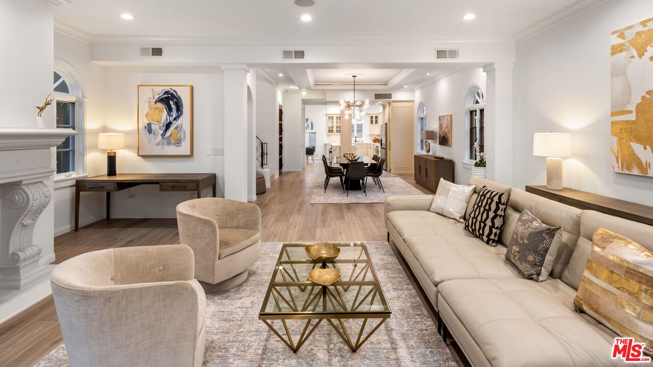 Chandelier, Dining room, Interior, Living room, Recessed Lighting, Wood Texture Flooring