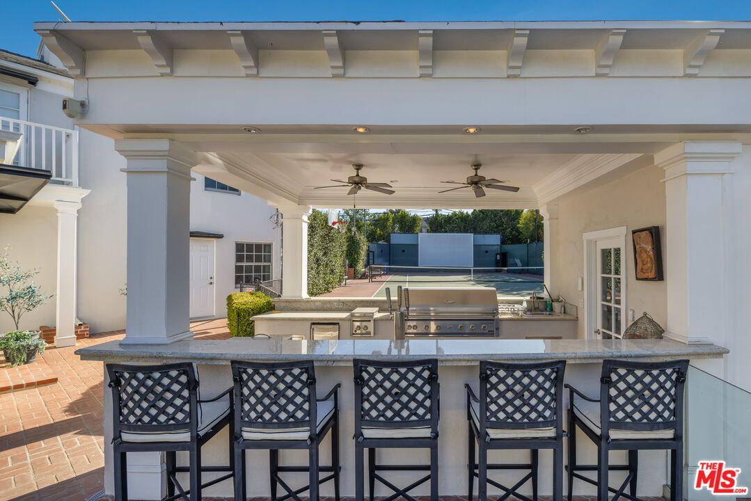 Exterior, Outdoor Kitchen