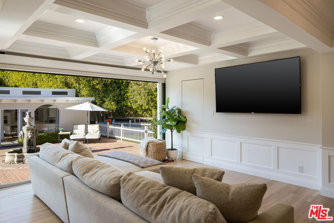 Interior, Living room, Pendant Lights, Recessed Lighting, Wood Texture Flooring