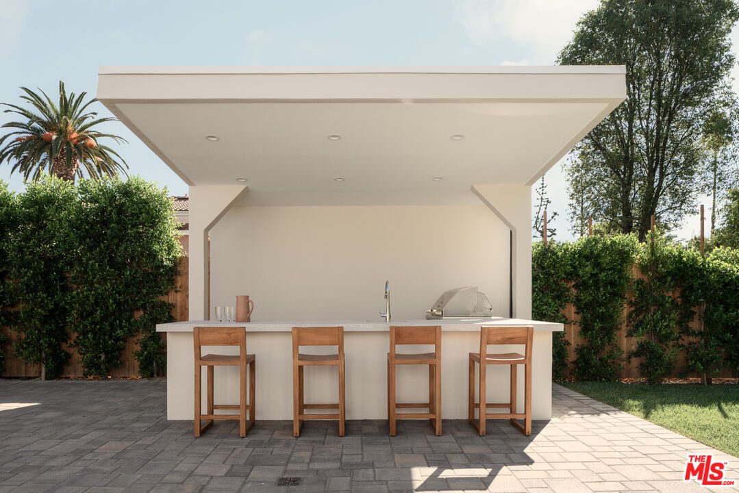Exterior, Outdoor Kitchen