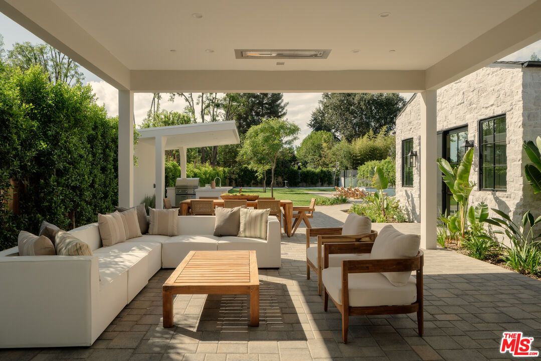 Exterior, Outdoor Kitchen