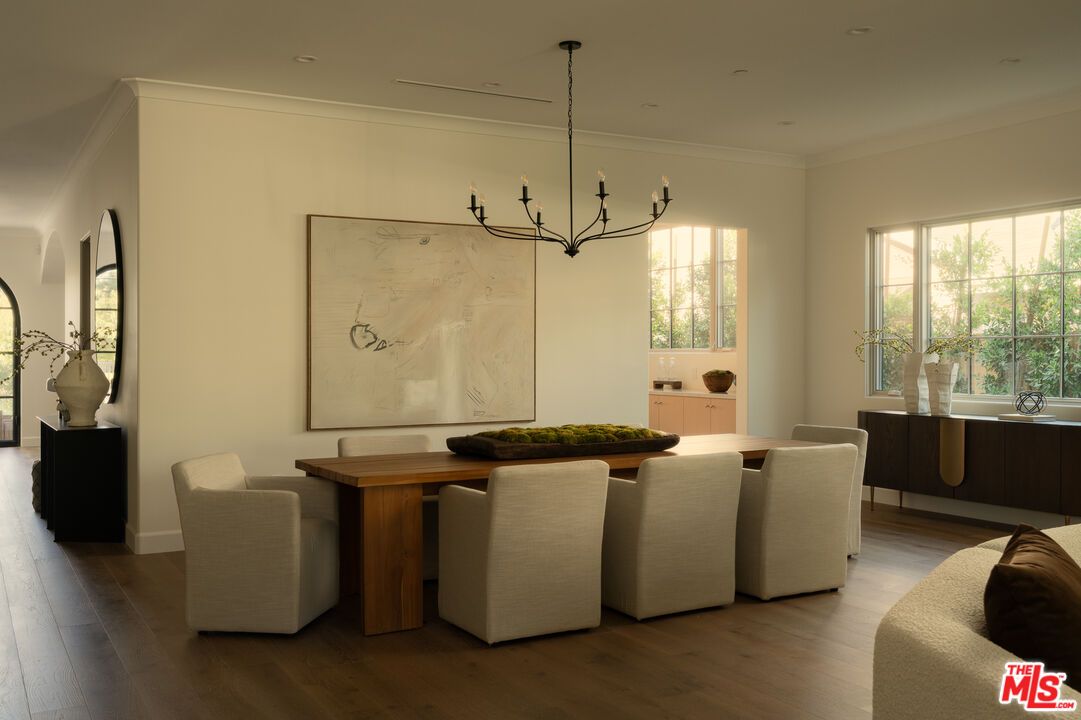 Chandelier, Dining room, Interior, Recessed Lighting, Wood Texture Flooring