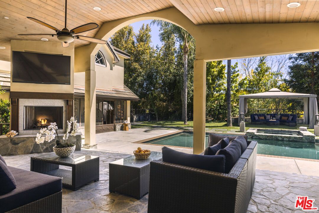 Exterior, Fireplace, Pool
