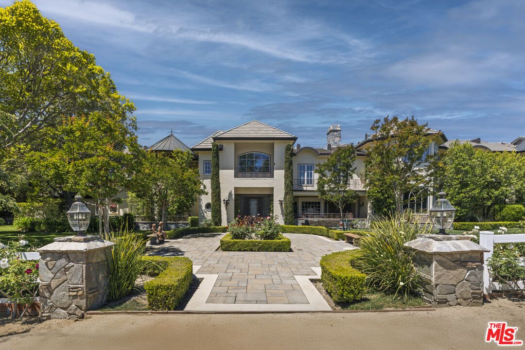 Backyard, Exterior, Facade, French Provincial