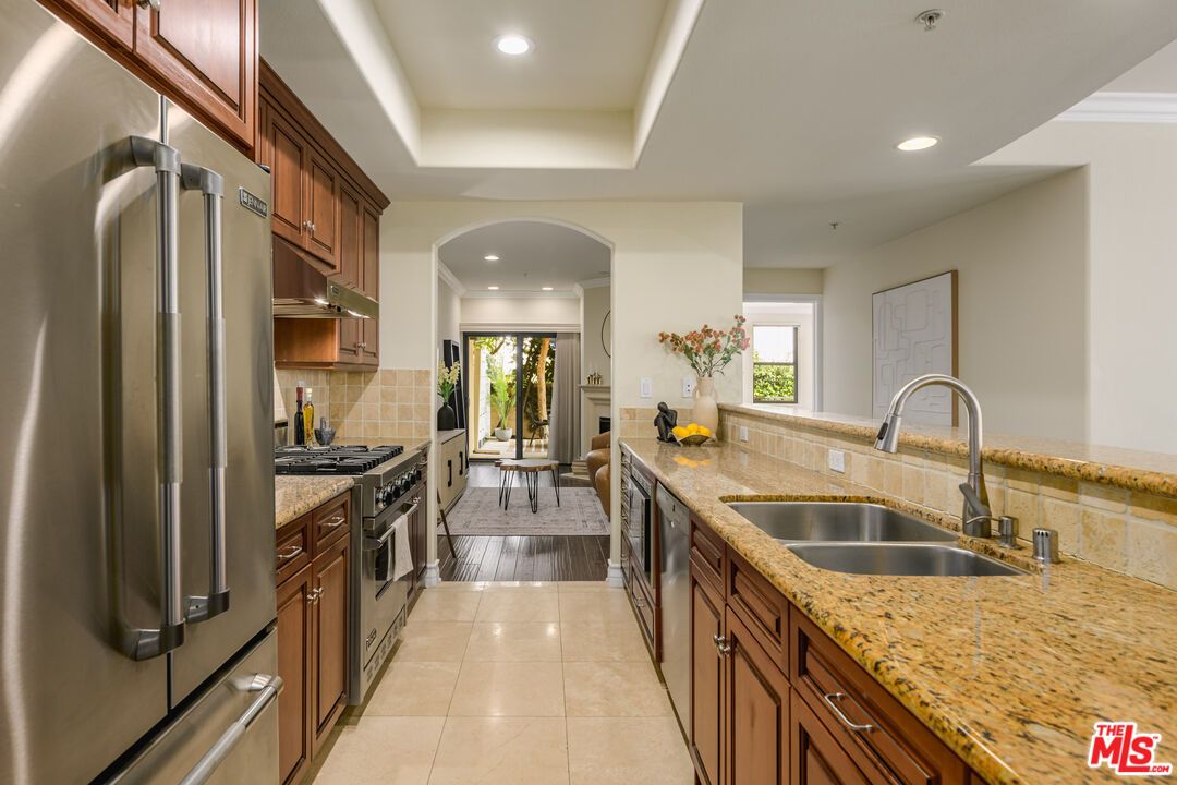 Dining room, Interior, Kitchen, Recessed Lighting, Stainless Steel Appliances, Wood Texture Flooring