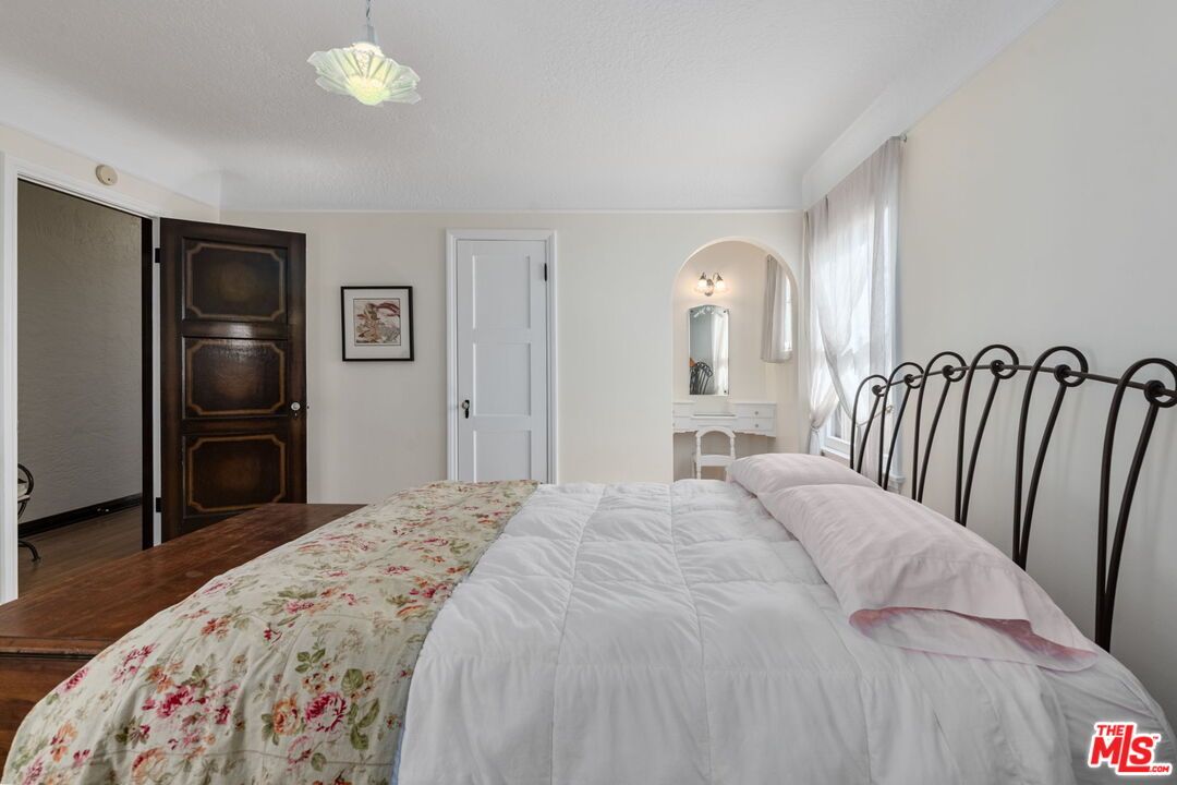 Bedroom, Interior, Pendant Lights, Wood Texture Flooring