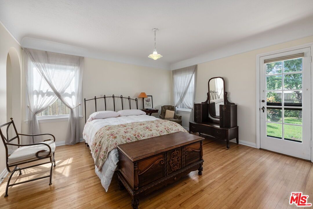 Bedroom, Interior, Pendant Lights, Wood Texture Flooring