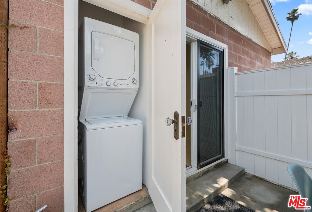 Exterior, Utility Closets, Washer