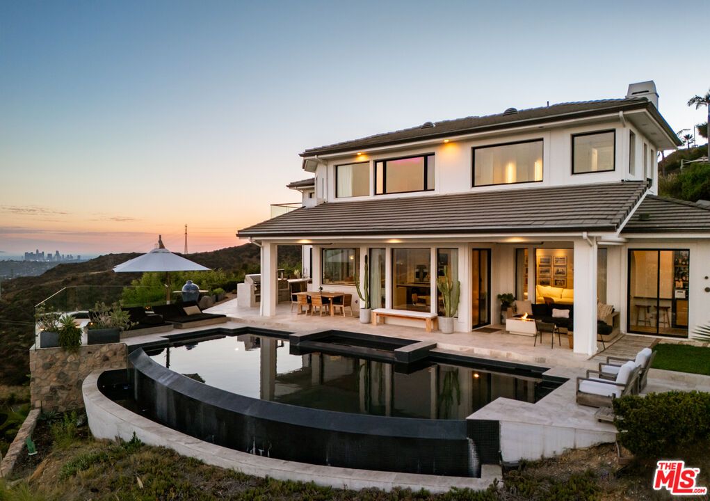 Exterior, Pool, Water