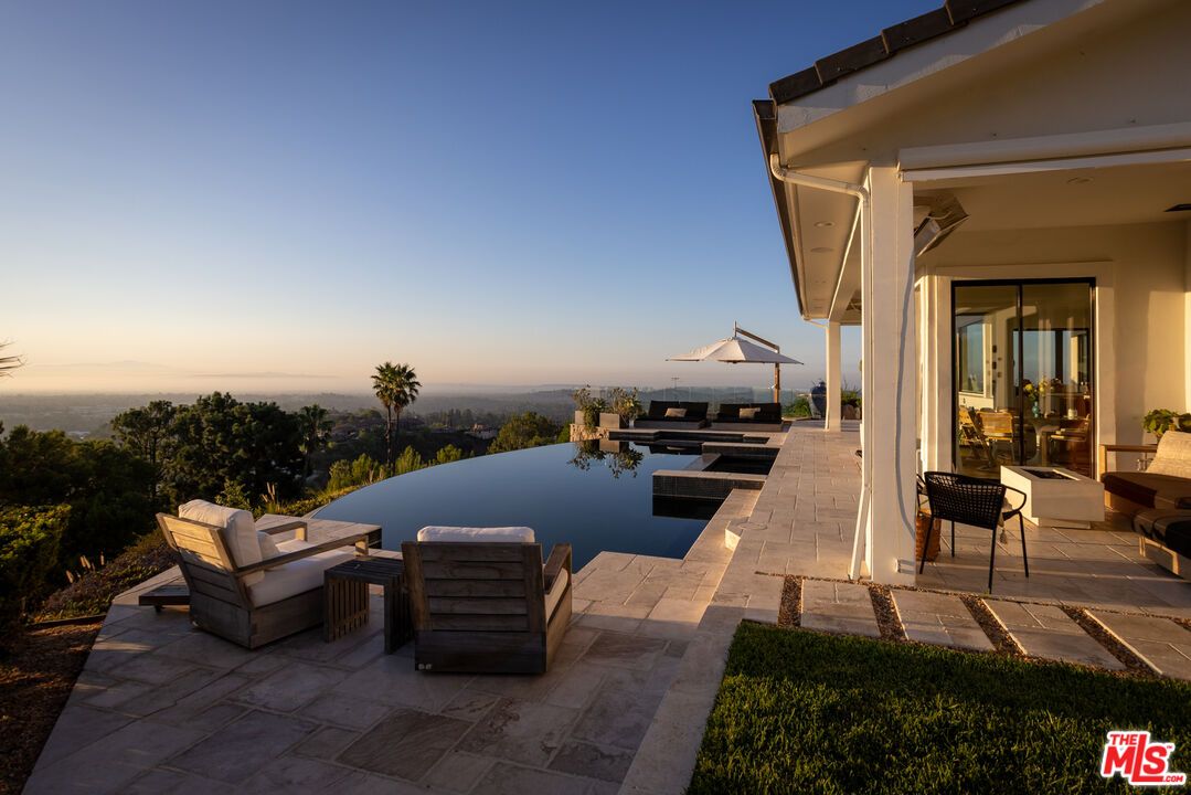 Exterior, Pool, Water