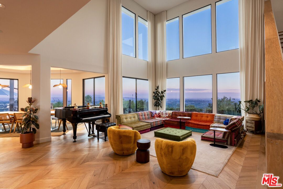 Dining room, Interior, Living room, Pendant Lights, Piano, Wood Texture Flooring