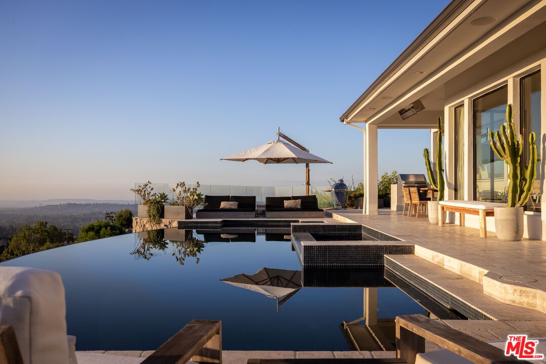 Exterior, Pool, Water
