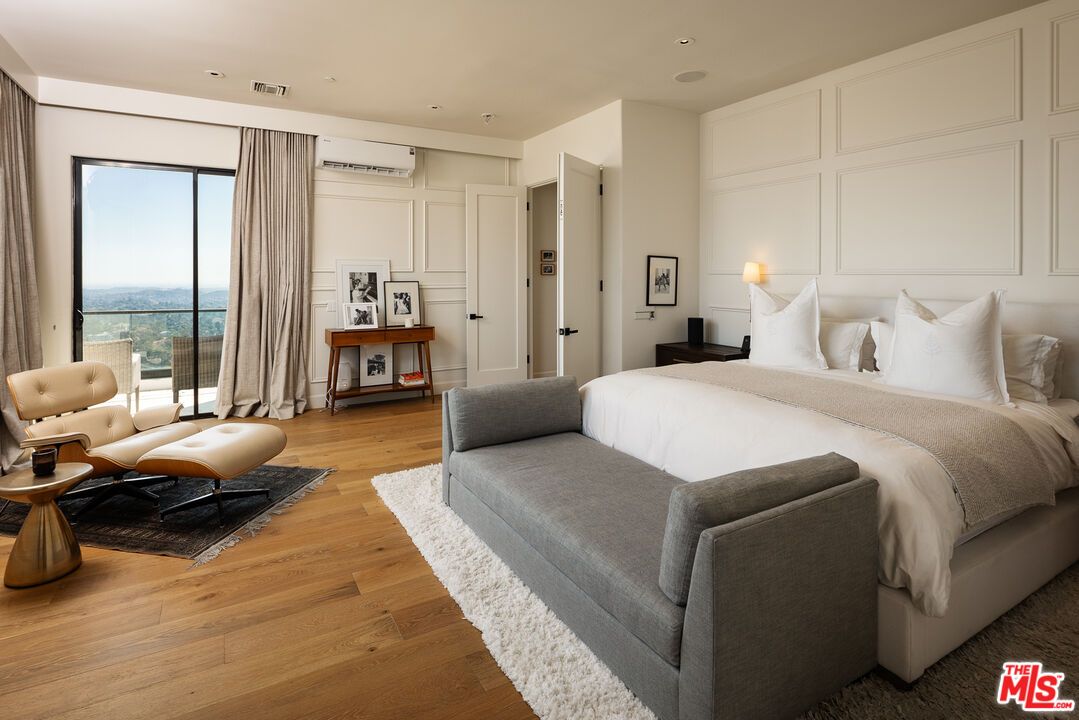 Bedroom, Interior, Recessed Lighting, Water, Wood Texture Flooring