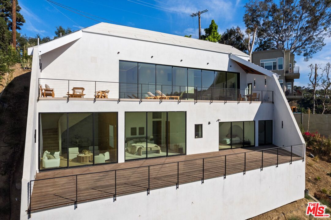 Exterior, Facade, Modern