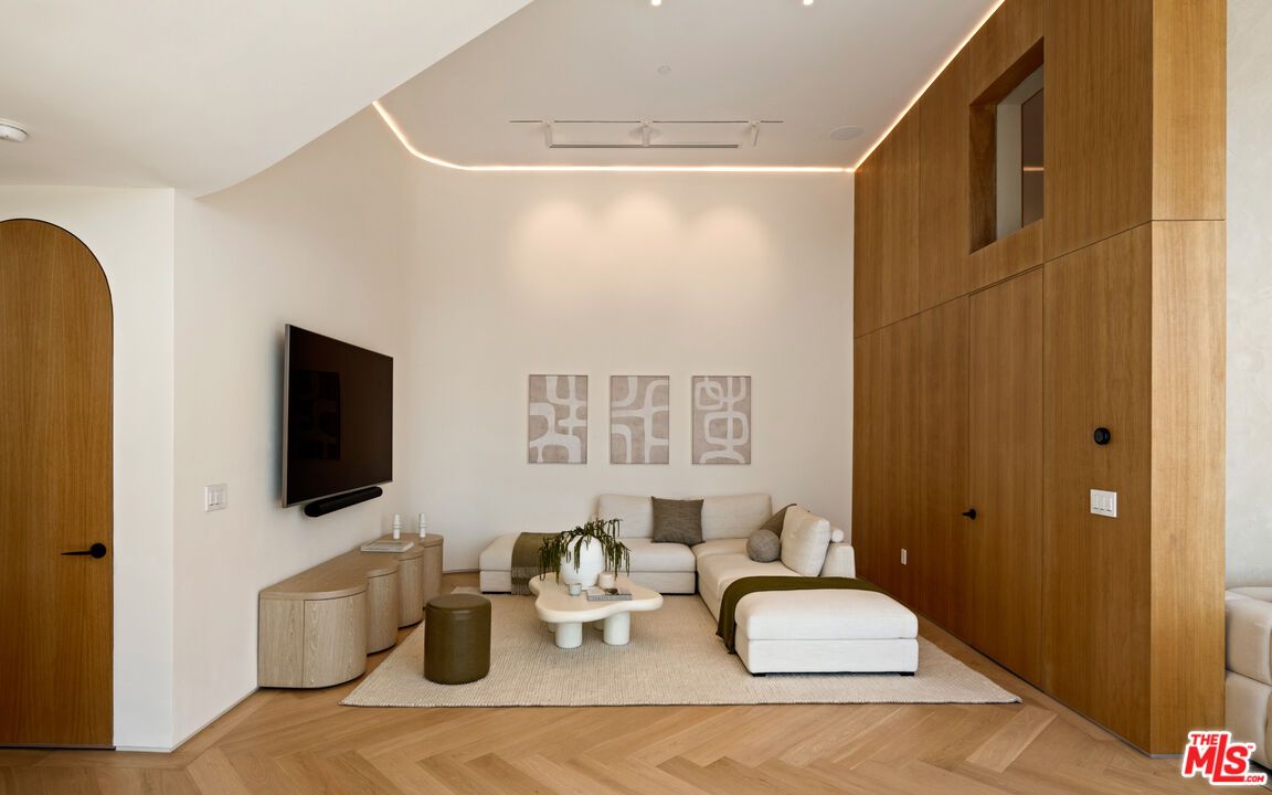 Interior, Living room, Recessed Lighting, Wood Texture Flooring
