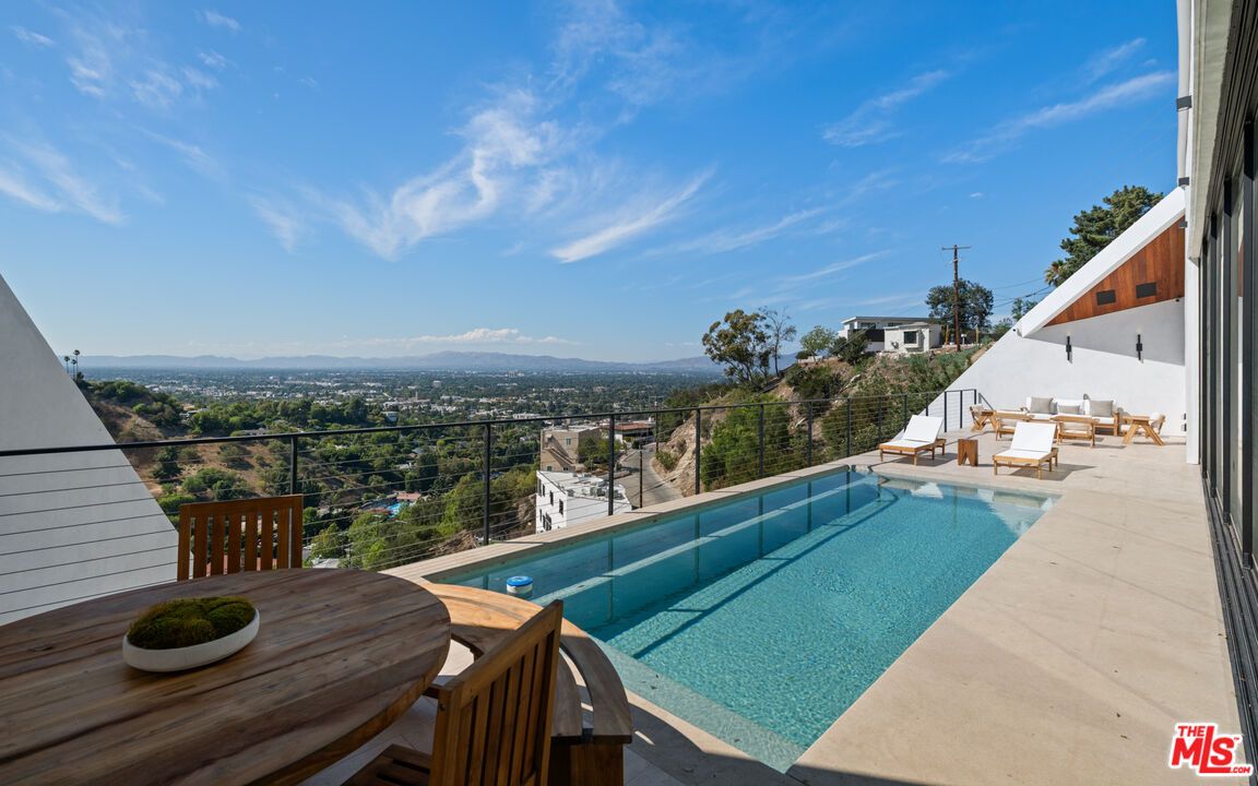 Exterior, Pool, Other