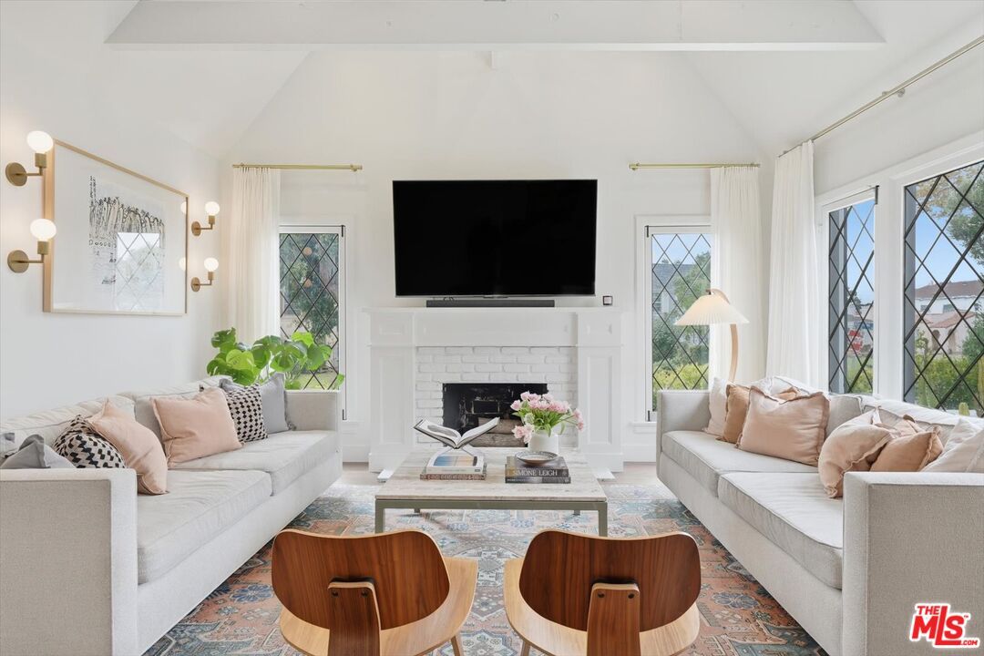 Fireplace, Interior, Living room