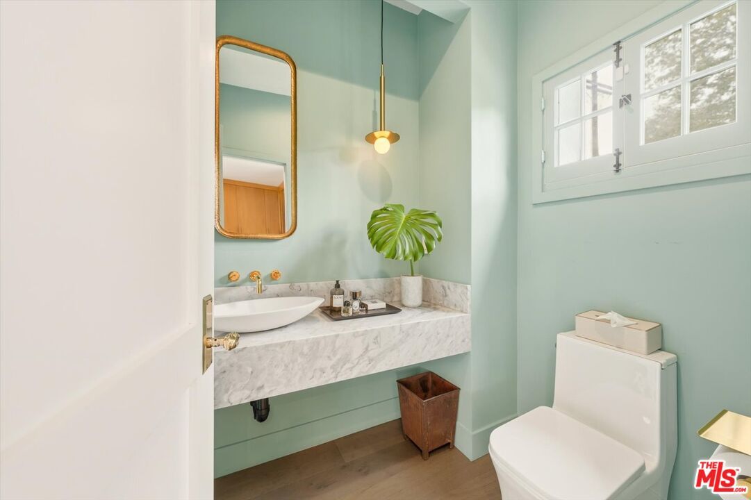 Bathroom, Interior, Pendant Lights, Wood Texture Flooring