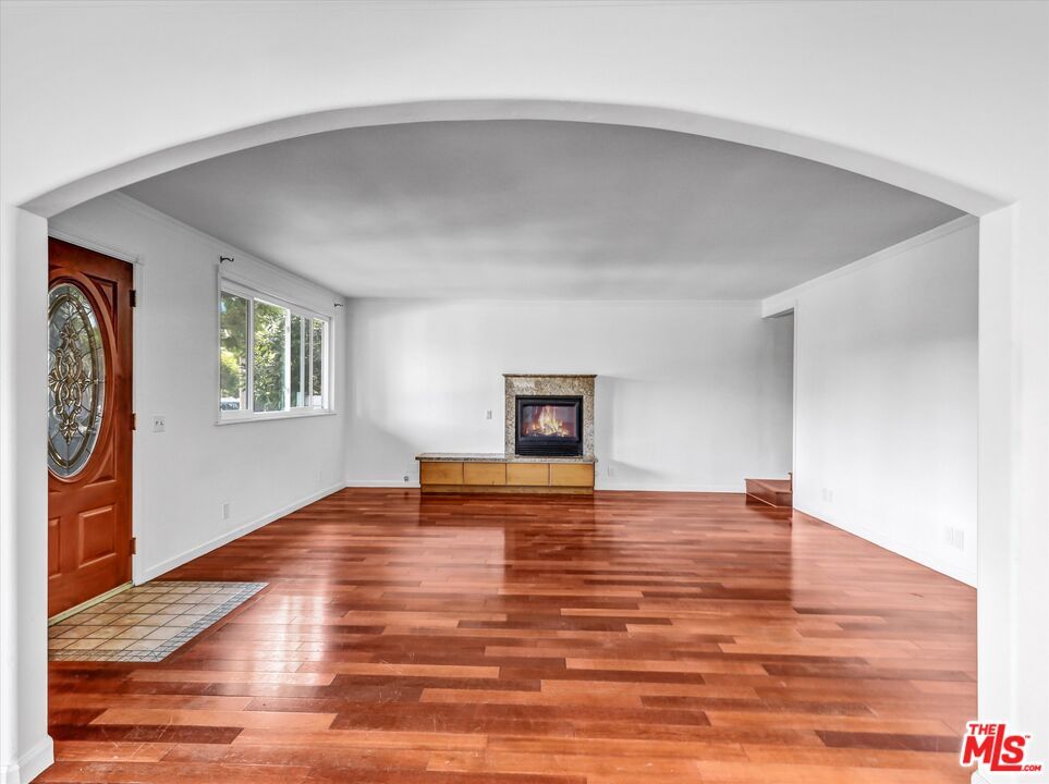 Empty room, Fireplace, Interior, Wood Texture Flooring