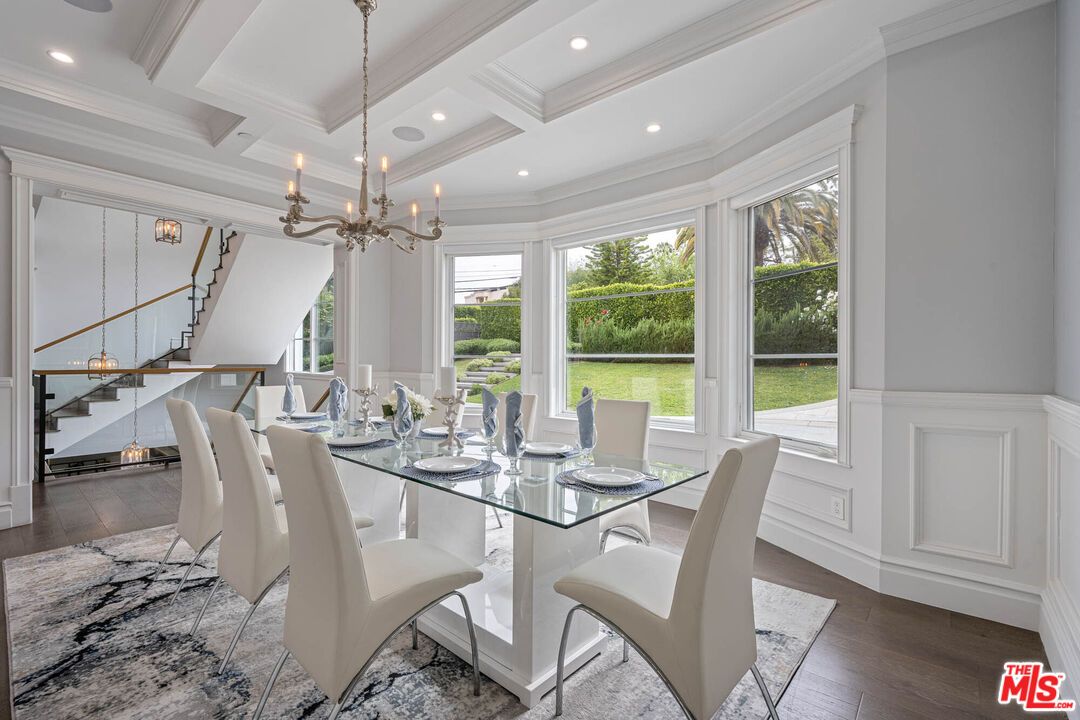 Chandelier, Dining room, Interior, Recessed Lighting, Wood Texture Flooring