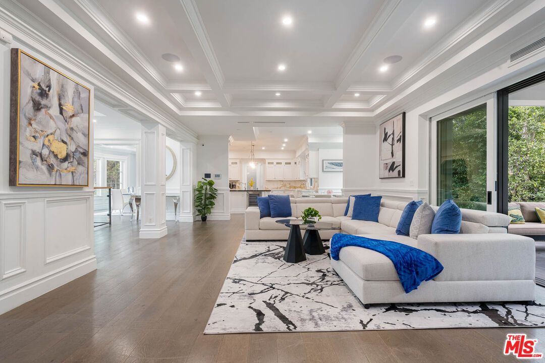 Interior, Kitchen, Living room, Pendant Lights, Recessed Lighting, Wood Texture Flooring