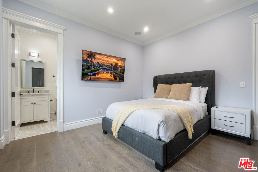 Bathroom, Bedroom, Interior, Recessed Lighting, Wood Texture Flooring