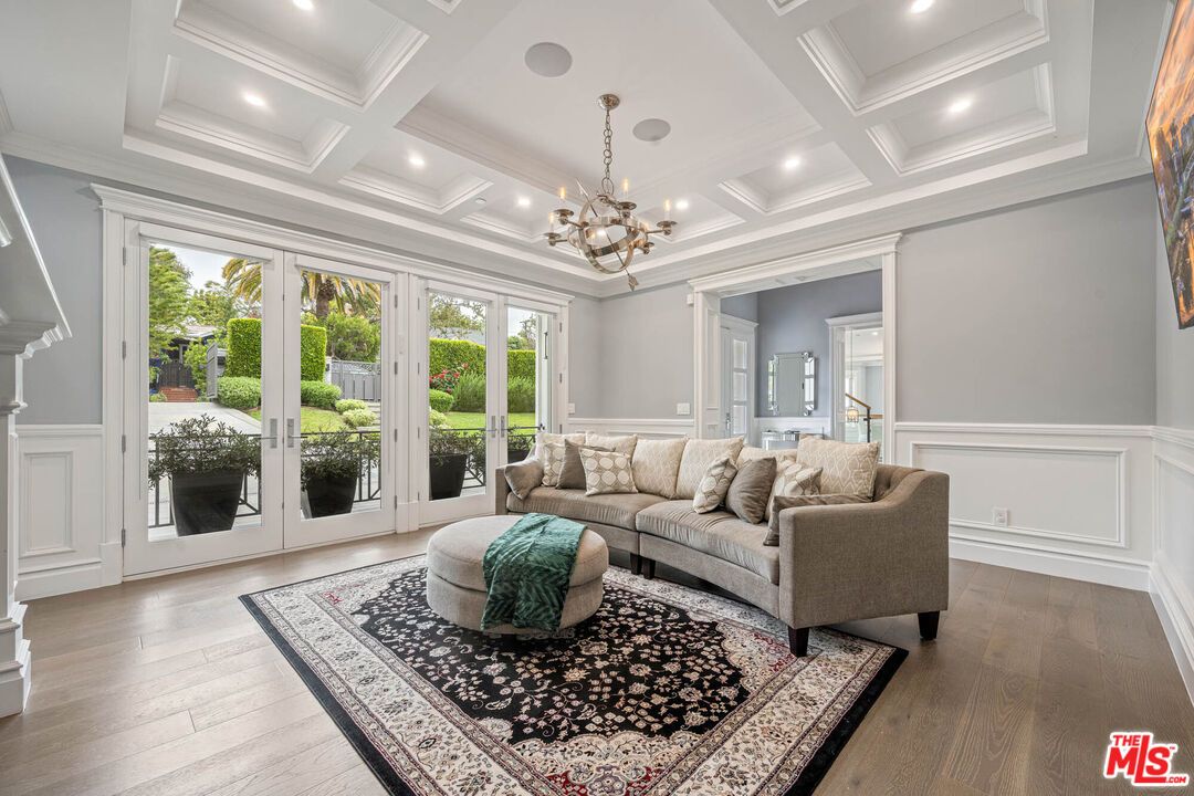 Interior, Living room, Pendant Lights, Recessed Lighting, Wood Texture Flooring