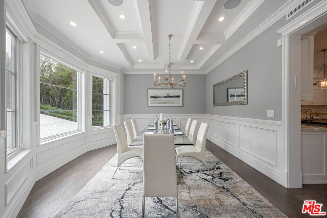 Chandelier, Dining room, Interior, Recessed Lighting, Wood Texture Flooring