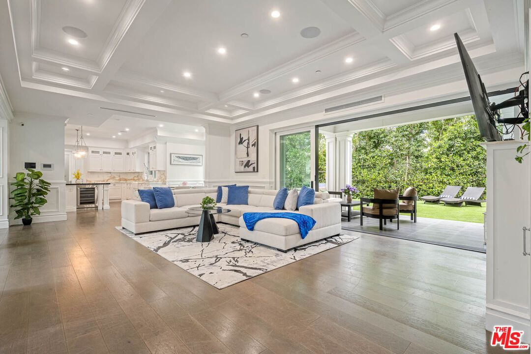 Interior, Kitchen, Living room, Pendant Lights, Recessed Lighting, Wood Texture Flooring