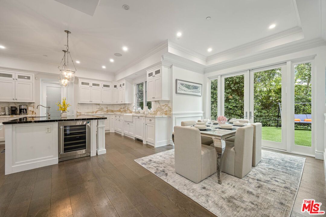 Dining room, Interior, Kitchen, Pendant Lights, Recessed Lighting, Wood Texture Flooring