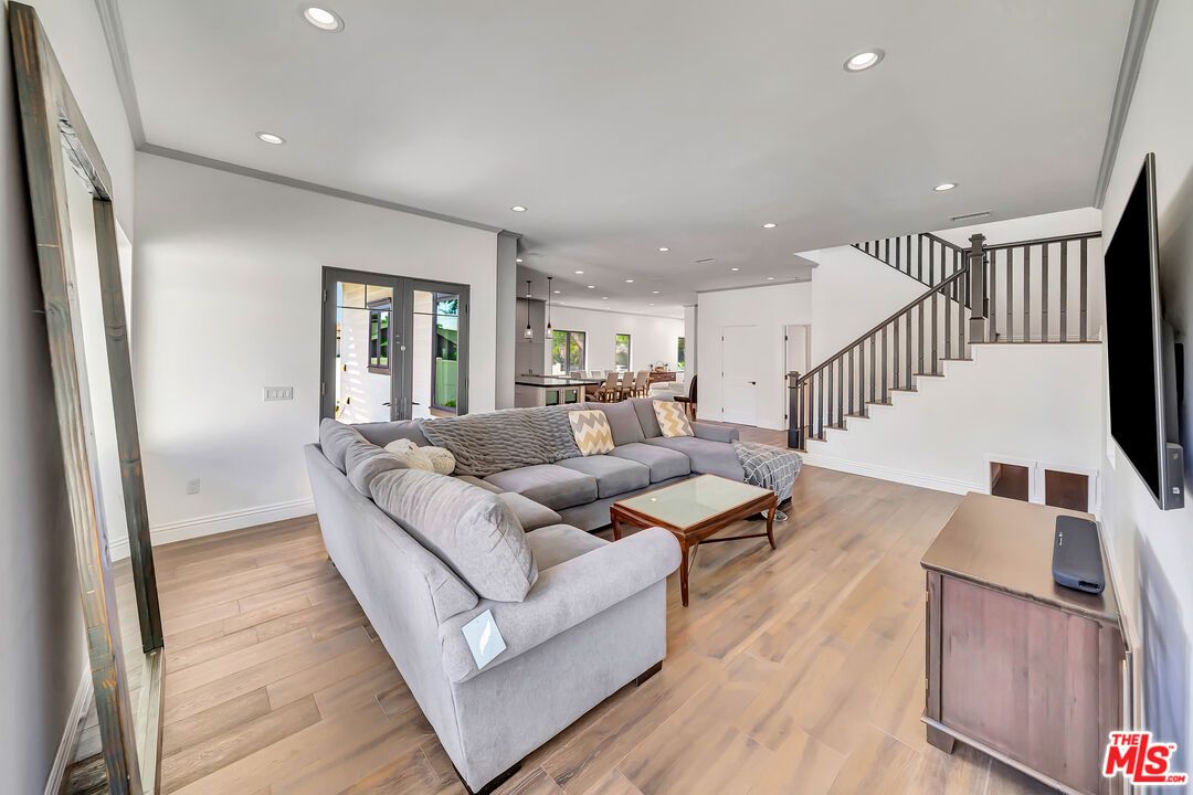 Interior, Kitchen, Living room, Pendant Lights, Recessed Lighting, Wood Texture Flooring