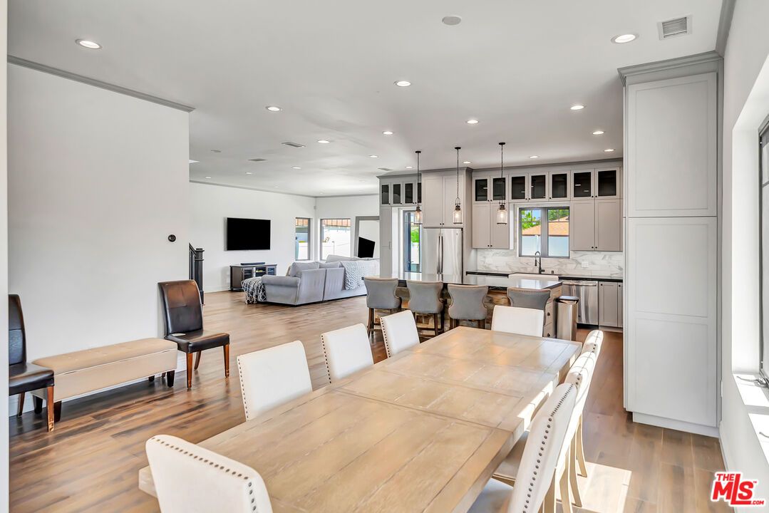 Dining room, Interior, Kitchen, Living room, Pendant Lights, Recessed Lighting, Wood Texture Flooring
