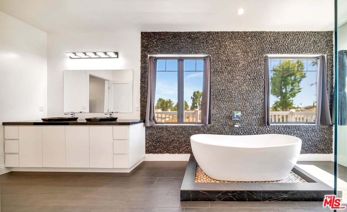 Bathroom, Free Standing Baths, Interior, Recessed Lighting, Wood Texture Flooring
