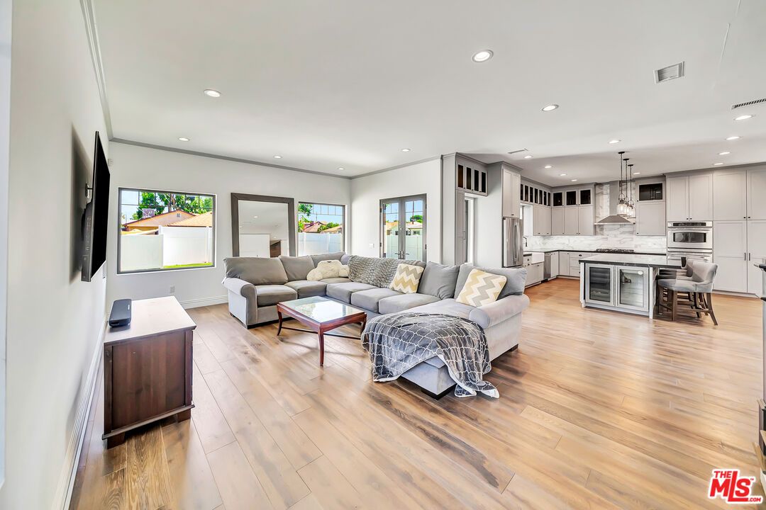 Dining room, Interior, Kitchen, Living room, Pendant Lights, Recessed Lighting, Stainless Steel Appliances, Wood Texture Flooring