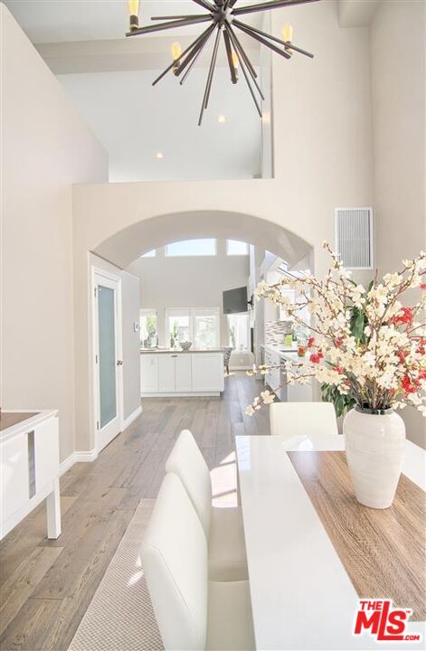 Interior, Pendant Lights, Recessed Lighting, Wood Texture Flooring