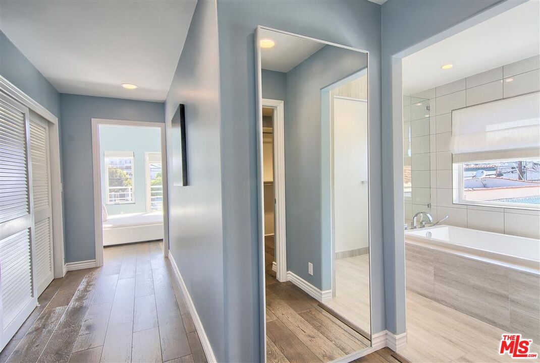 Bathroom, Interior, Recessed Lighting, Wood Texture Flooring