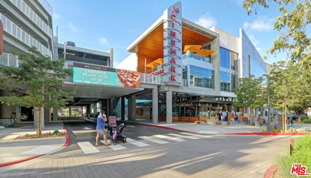 Exterior, Facade, Condo Building