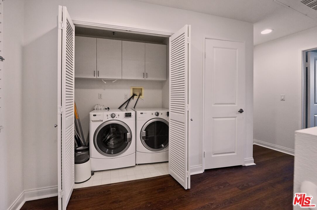 Interior, Recessed Lighting, Utility Closets, Washer, Wood Texture Flooring